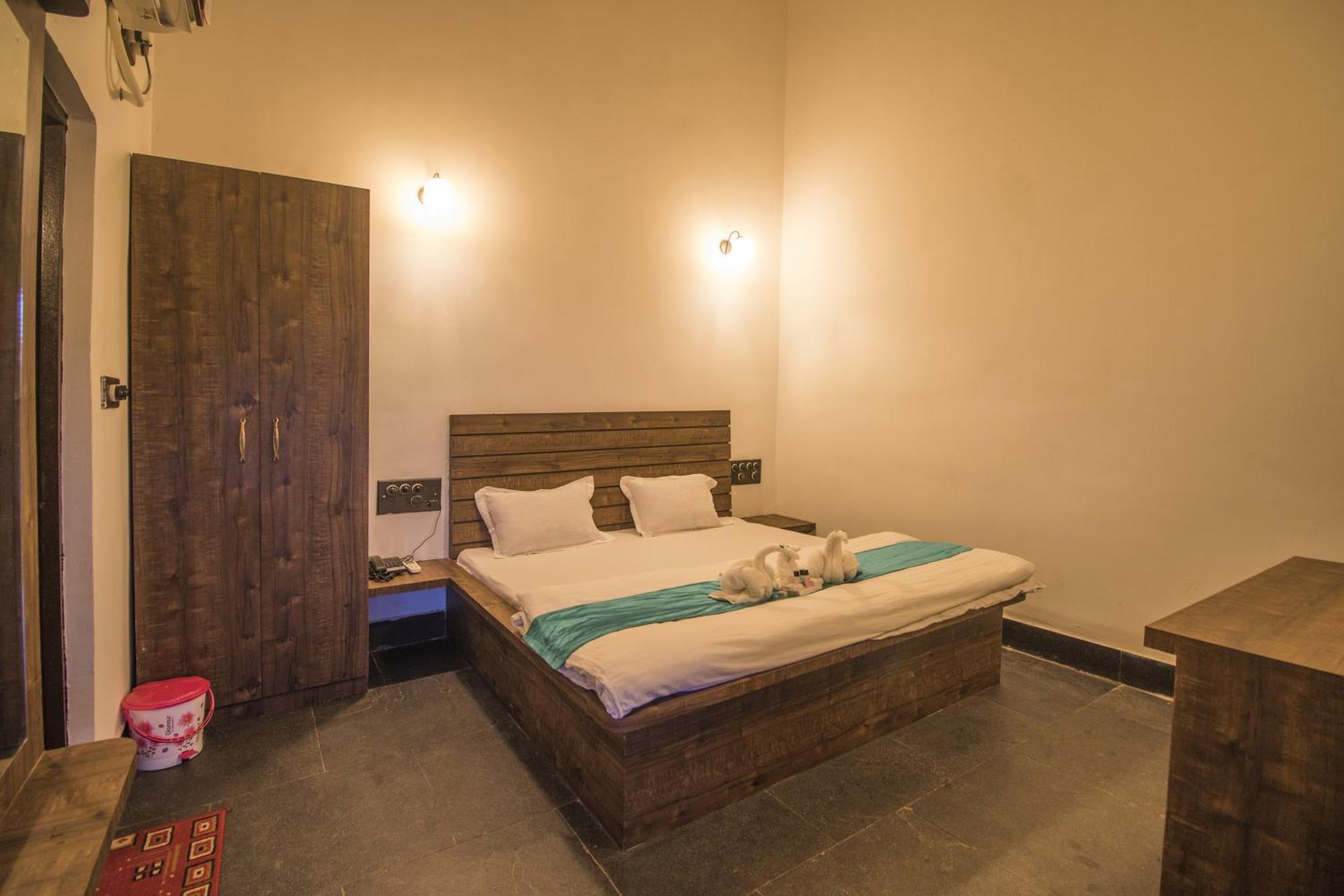 Wowstayz Pachmarhi Ecotel Exterior photo